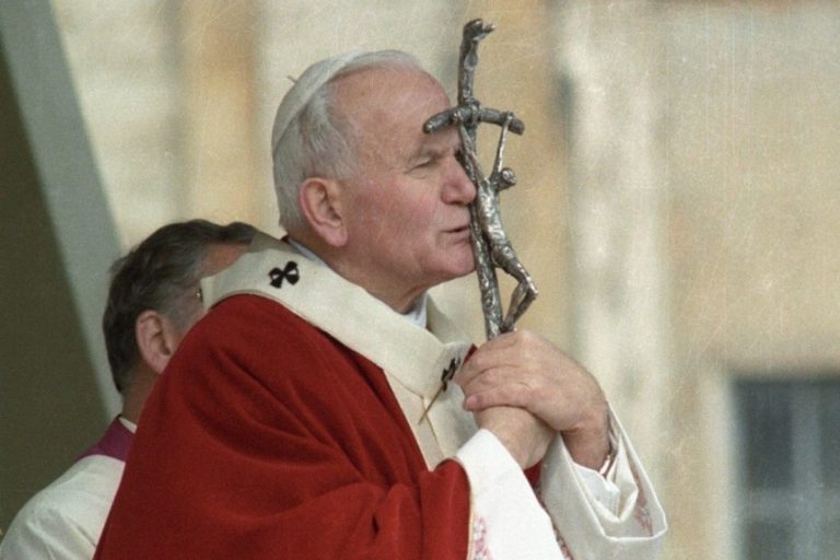 Письмо Св. Иоанна Павла II к священникам по случаю Великого Четверга